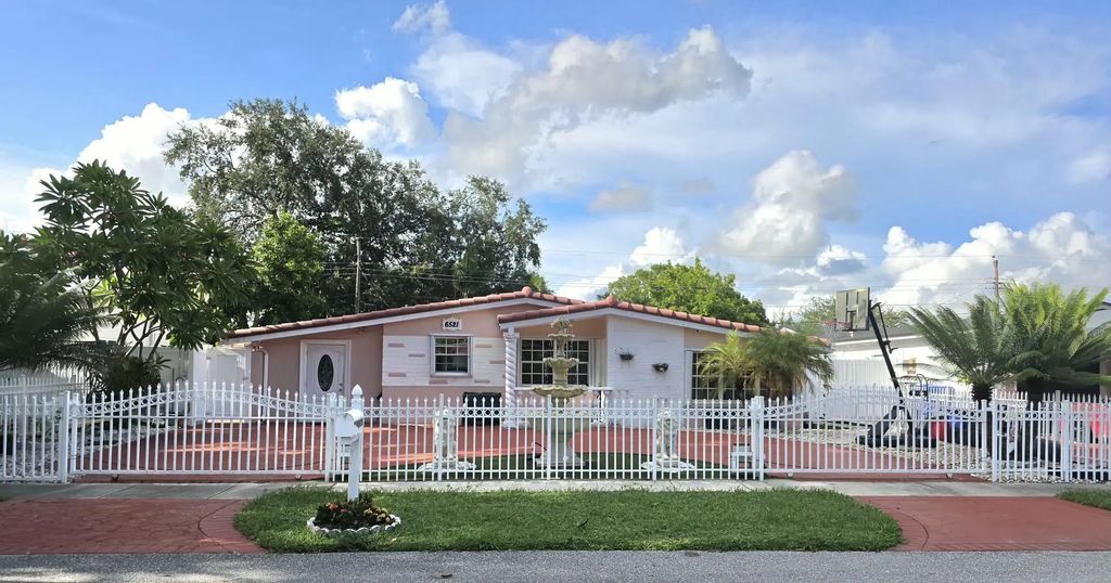 6521 Harding Street, Hollywood