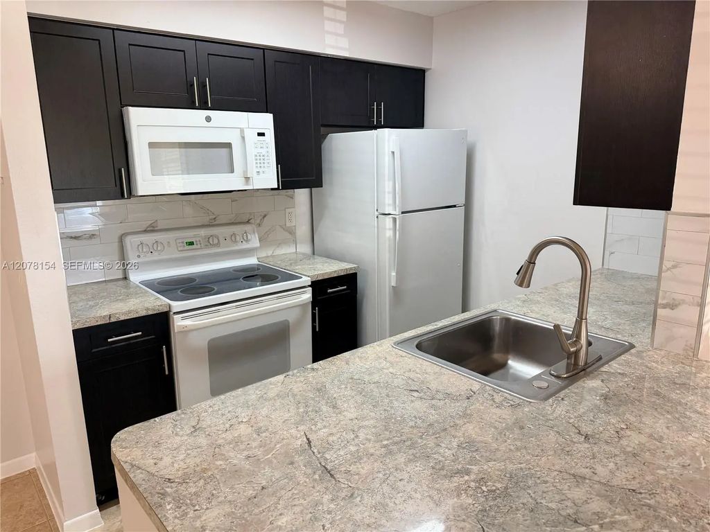 700 Nw 103rd Terrace #101, Pembroke Pines