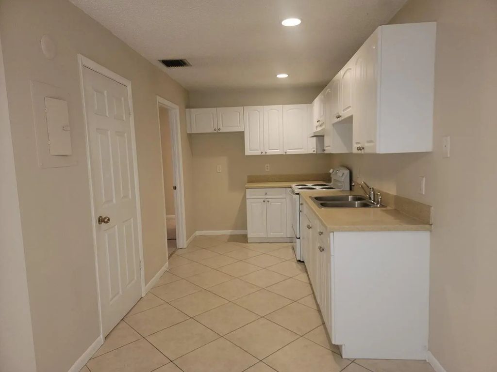 2002 S 10th Street #c, Fort Pierce