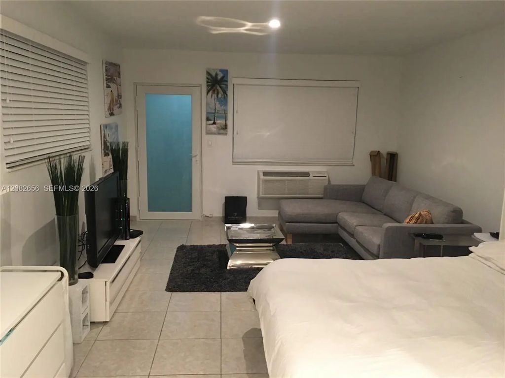 158 Ocean Drive #407, Miami Beach