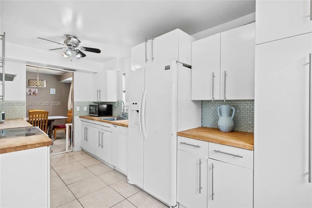 8002 Lagos De Campo Boulevard #b-101, Tamarac