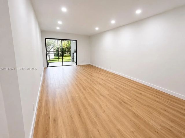 4 of 15 - 9233 Sw 8th Street #207, Boca Raton, FL
