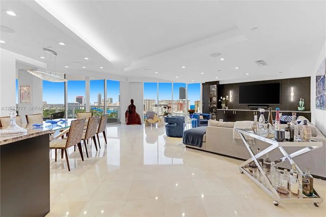 21200 Ne Point Place #1404, Aventura