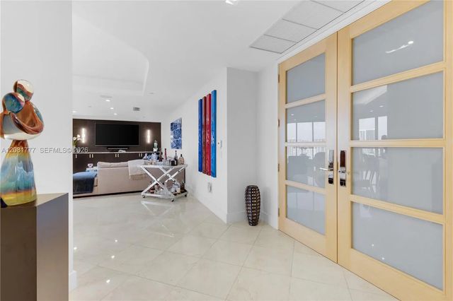 4 of 73 - 21200 Ne Point Place #1404, Aventura, FL