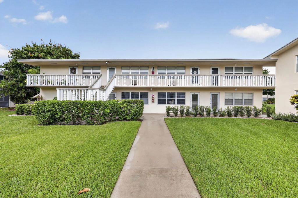 210 Canterbury J #210, West Palm Beach