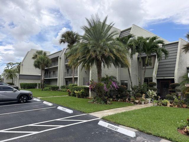 4 of 40 - 4120 Tivoli Court #208, Lake Worth, FL