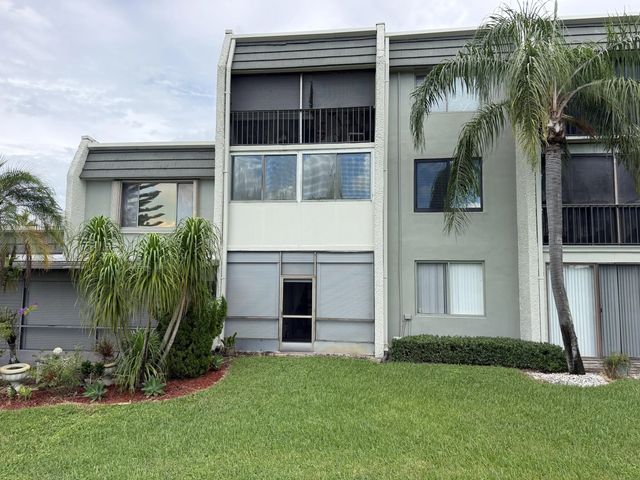 5 of 40 - 4120 Tivoli Court #208, Lake Worth, FL