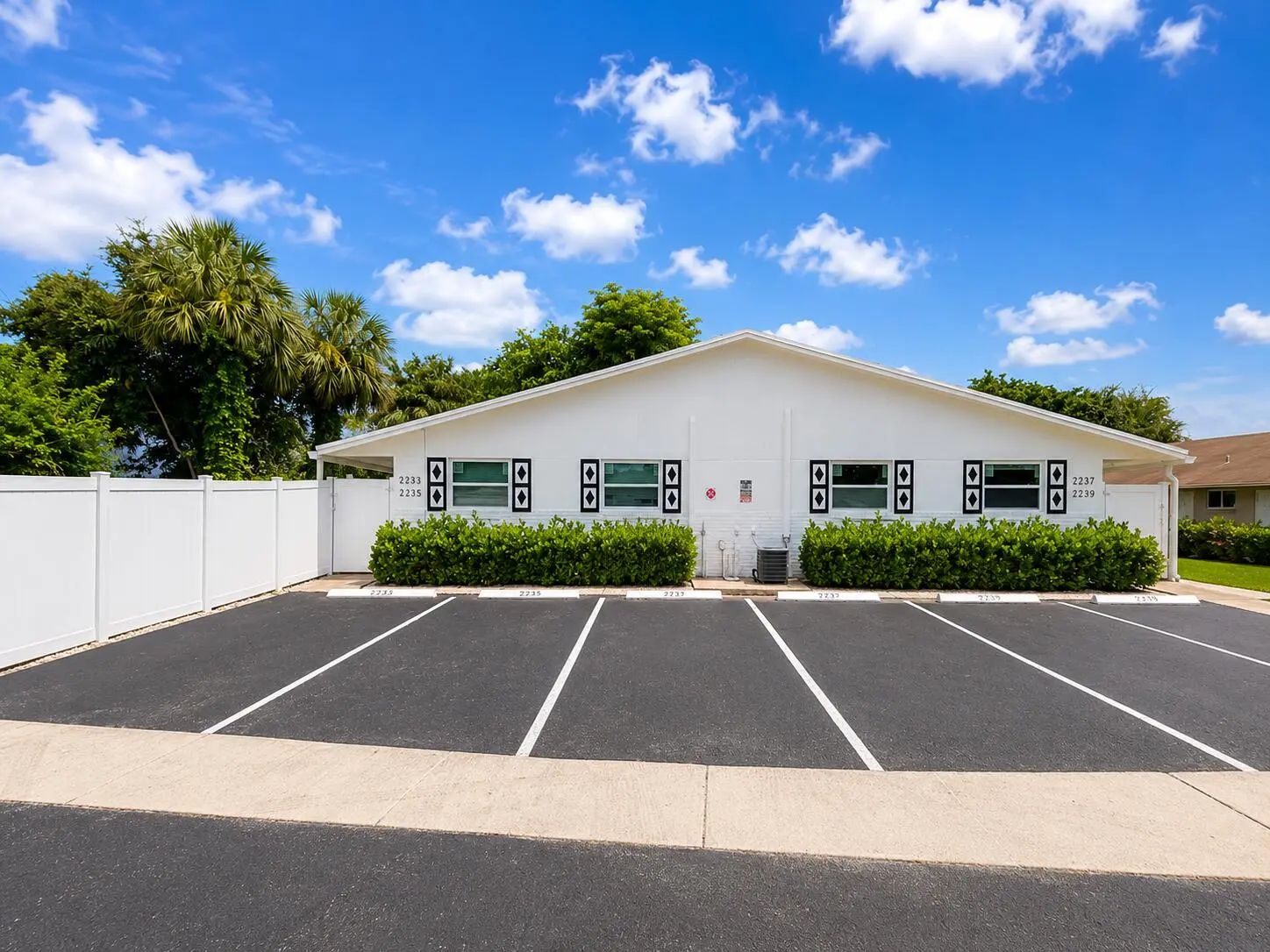 2235 Nw 57th Avenue, Lauderhill