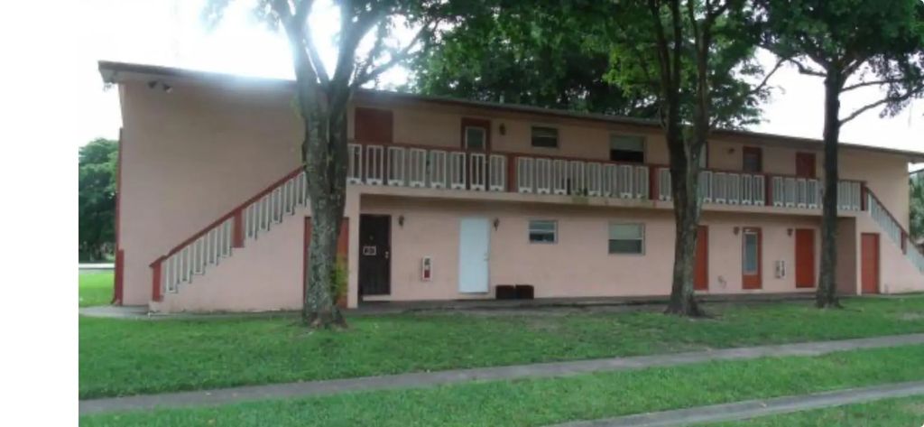 1011 Sw 74th Avenue #201b, North Lauderdale