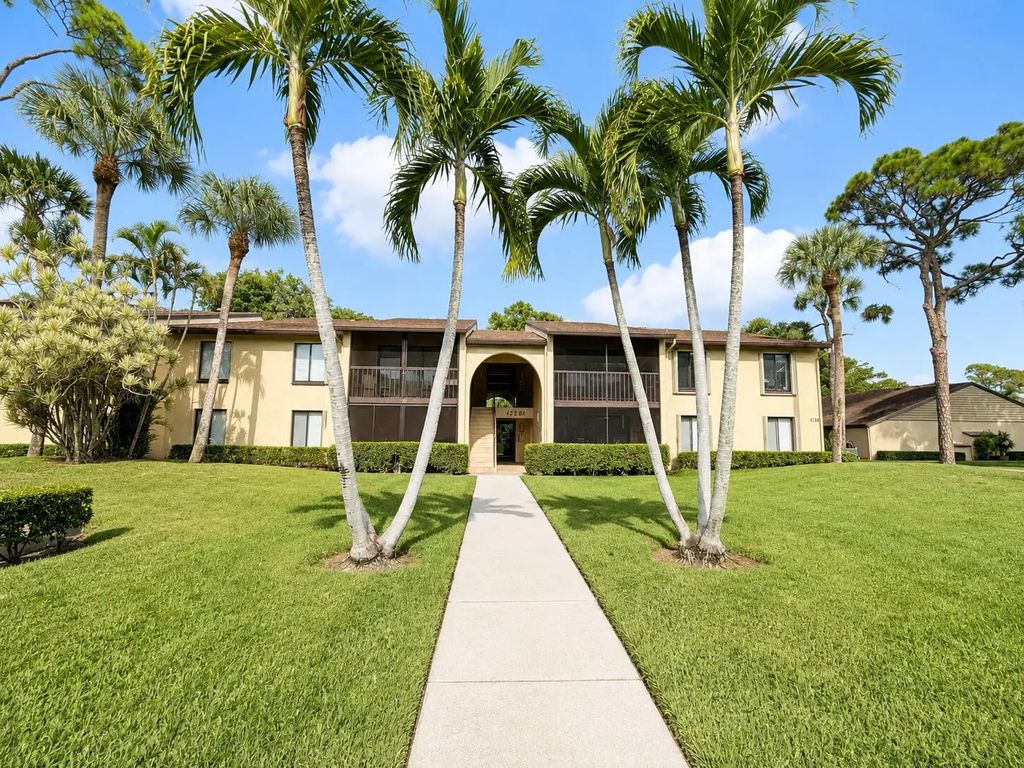 628 Sea Pine Way #c2, Greenacres