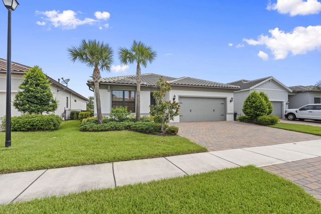 2 of 29 - 535 Se Villandry Way, Port St. Lucie, FL