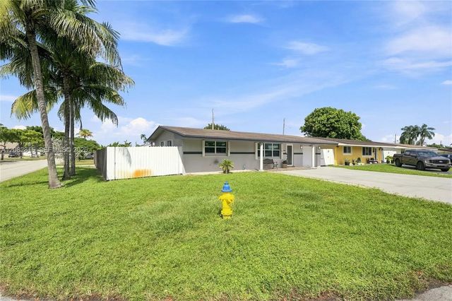 4 of 43 - 1000 Nw 76th Terrace, Pembroke Pines, FL
