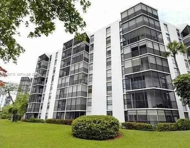 20500 W Country Club Drive #711, Aventura