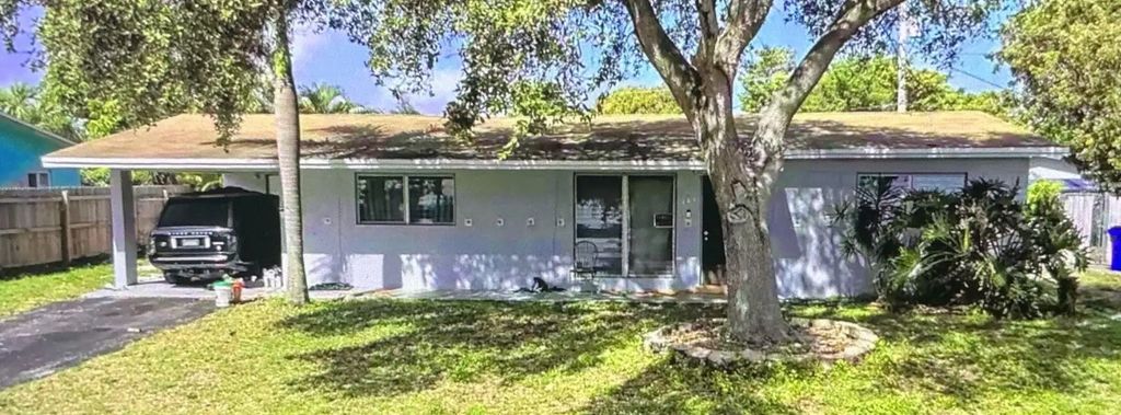 223 Se 14th Place, Deerfield Beach