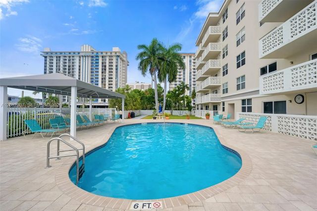 4 of 16 - 1901 S Ocean Drive #303, Hollywood, FL