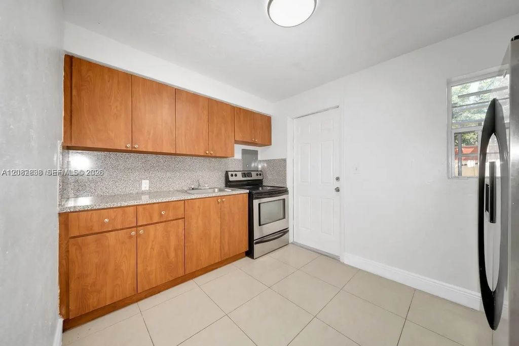 5545 Nw 3rd Avenue #e, Miami