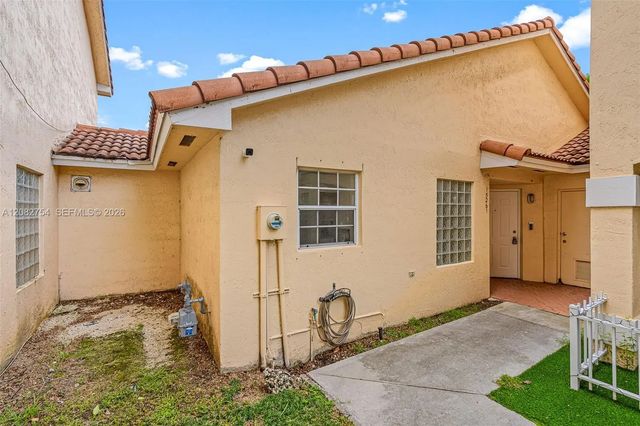 3 of 34 - 15261 Sw 111th Street, Miami, FL