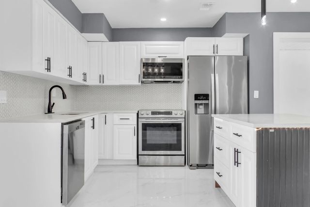3 of 16 - 915 Sw 3rd Street, Boynton Beach, FL