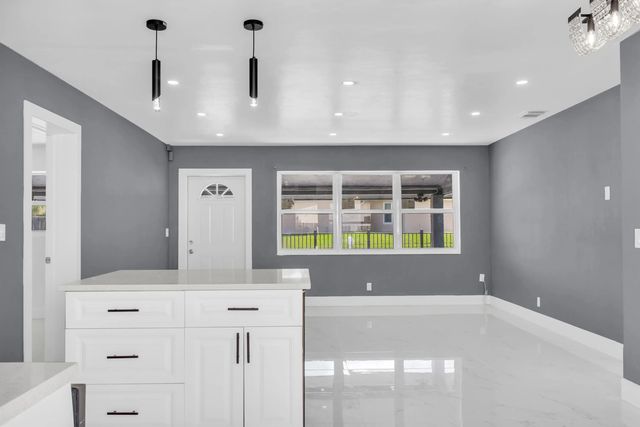 4 of 16 - 915 Sw 3rd Street, Boynton Beach, FL
