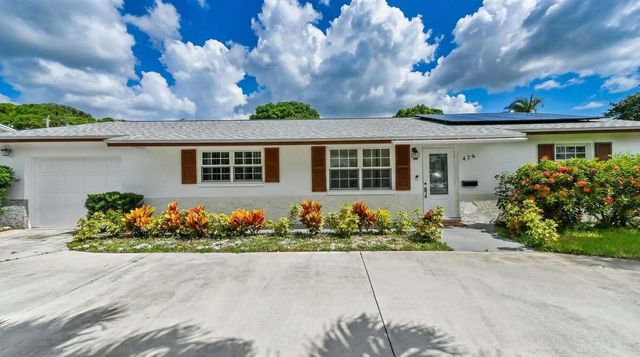 2 of 15 - 428 Alemeda Drive, Palm Springs, FL