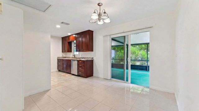 4 of 15 - 428 Alemeda Drive, Palm Springs, FL