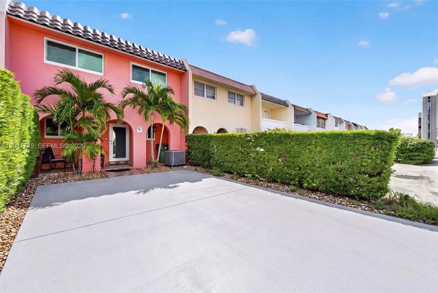 6965 W 2nd Way, Hialeah