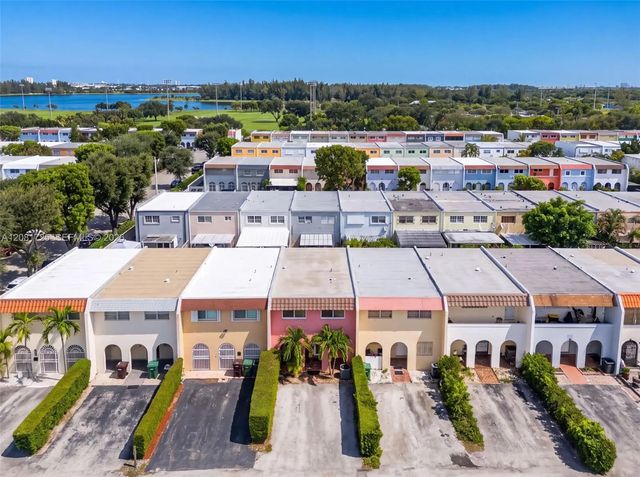 5 of 36 - 6965 W 2nd Way, Hialeah, FL