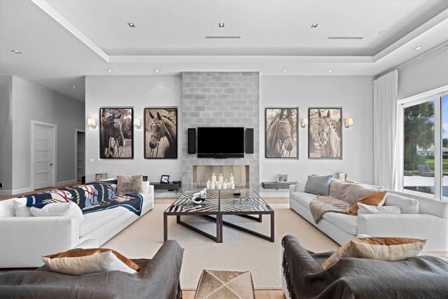 2440 Golf Brook Drive, Wellington