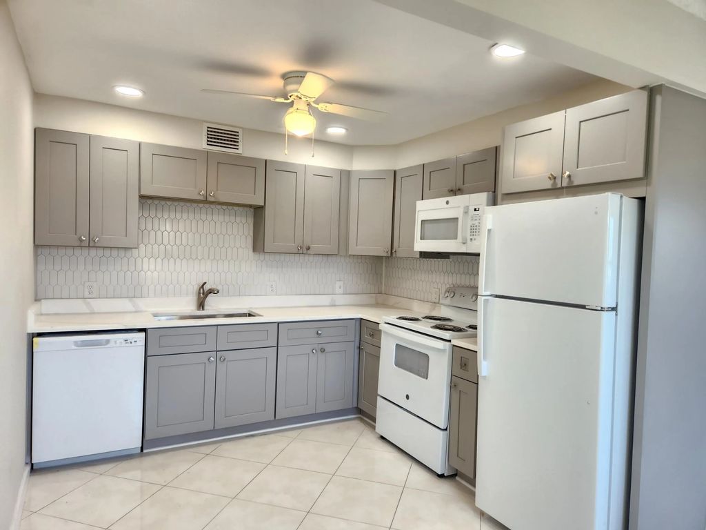3025 Newcastle B, Boca Raton