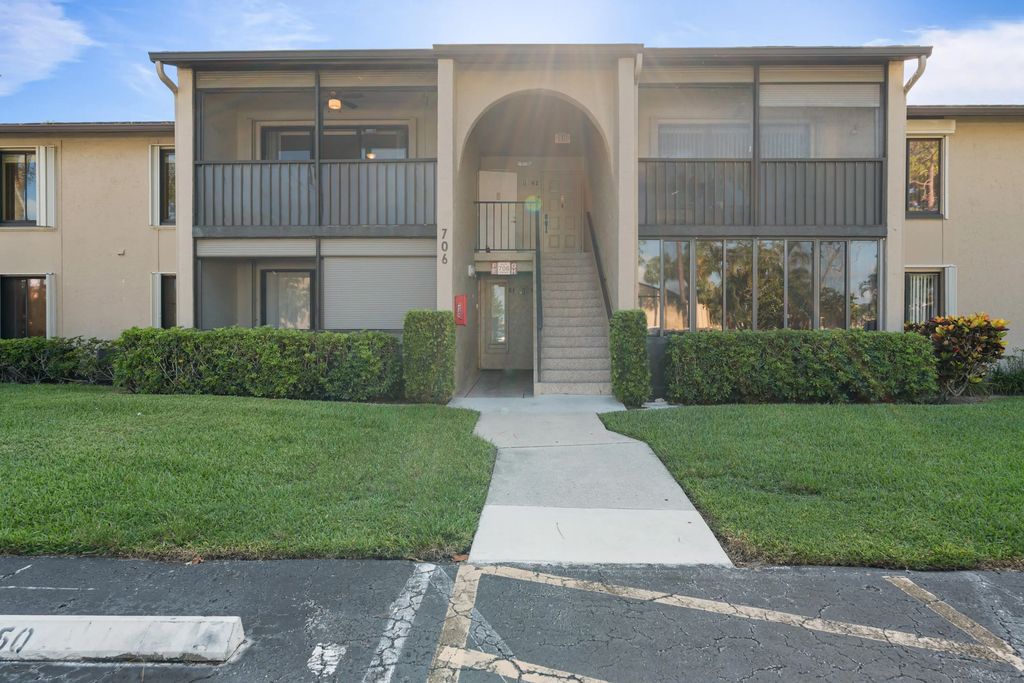 706 Sunny Pine Way #e2, Greenacres