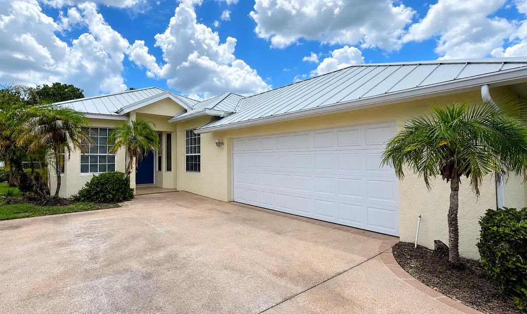 9437 Poinciana Court, Fort Pierce