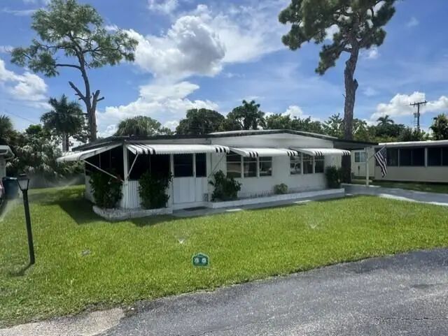3 of 33 - 4042 Royal Manor Boulevard, Boynton Beach, FL