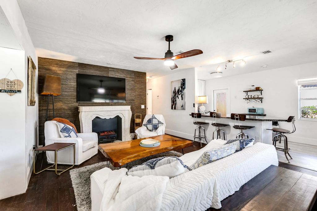 609 S Arnold Avenue, Lantana