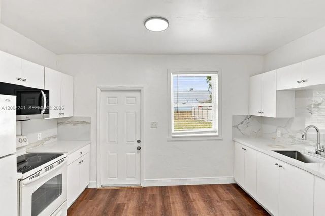 4 of 18 - 10215 Sw 184th Street, Cutler Bay, FL