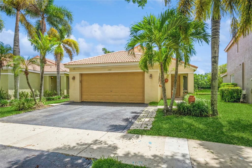 4367 Dogwood Circle, Weston