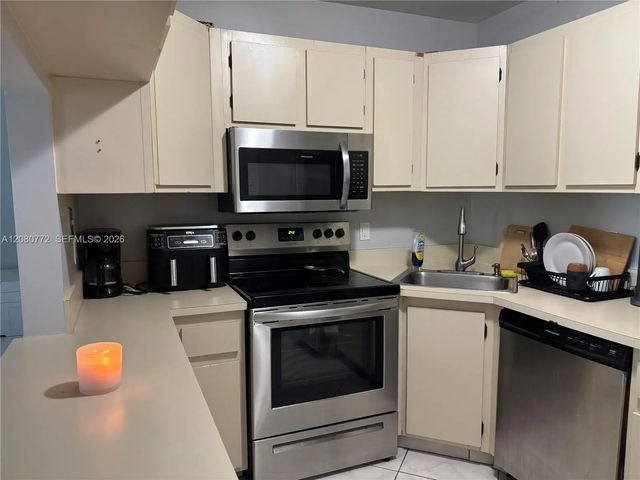 4 of 24 - 718 Sunny Pine Way #f2, Greenacres, FL