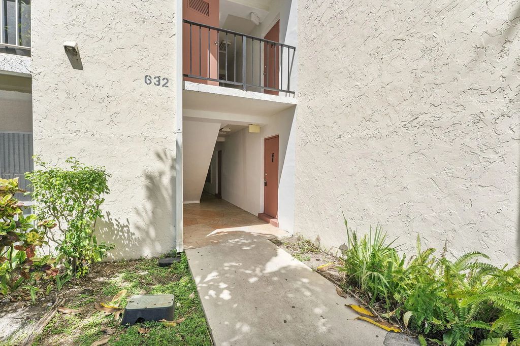 632 Nw 13th Street #16, Boca Raton
