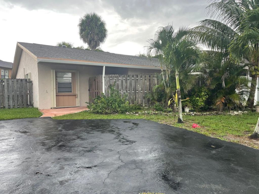8615 Satalite Terrace, Lake Park