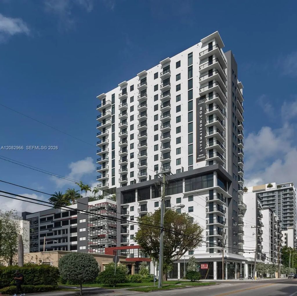 221 Sw 12th Street #ph4, Miami