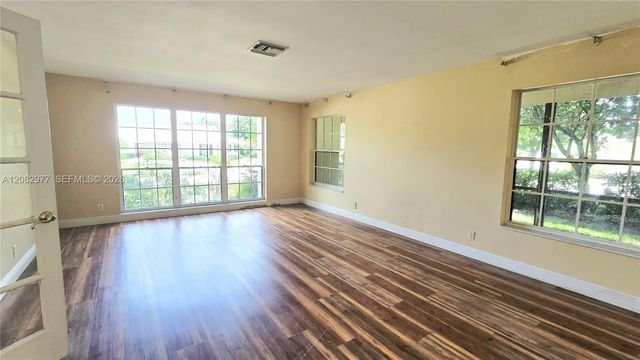 4 of 22 - 12724 Westport Circle, Wellington, FL