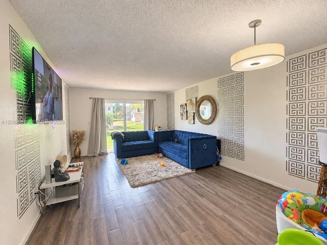 4 of 11 - 505 Nw 177th Street #128, Miami Gardens, FL