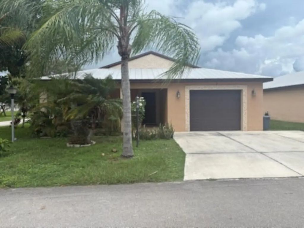 1 Barcelona Lane, Port St. Lucie