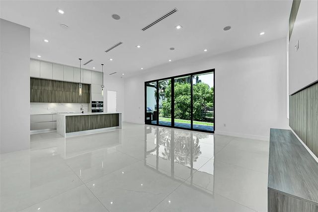 5 of 35 - 656 Nw 21st Street, Fort Lauderdale, FL