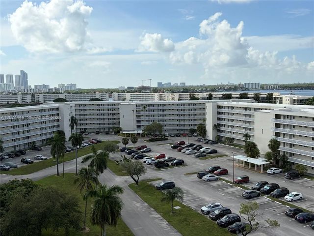 18011 Biscayne Boulevard #905, Aventura