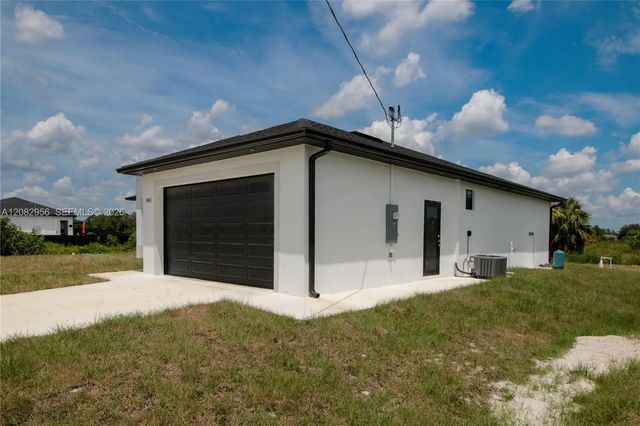 5 of 25 - 943 Commodore Street, Lehigh Acres, FL