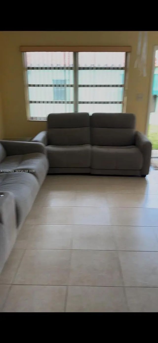 2 of 8 - 18 Sw 13th Street, Dania Beach, FL