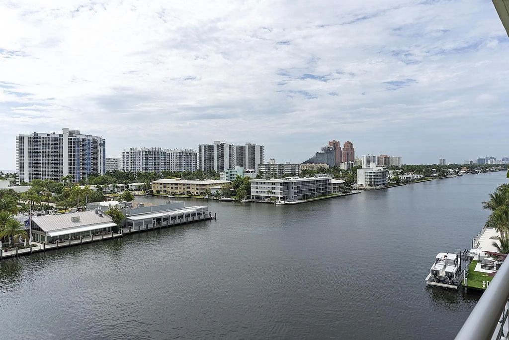 2900 Ne 30th Street #apt 8j, Fort Lauderdale