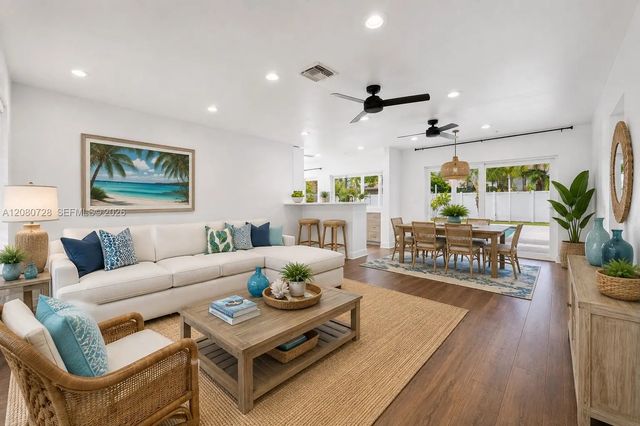 5 of 33 - 4490 Nw 19th Way, Oakland Park, FL