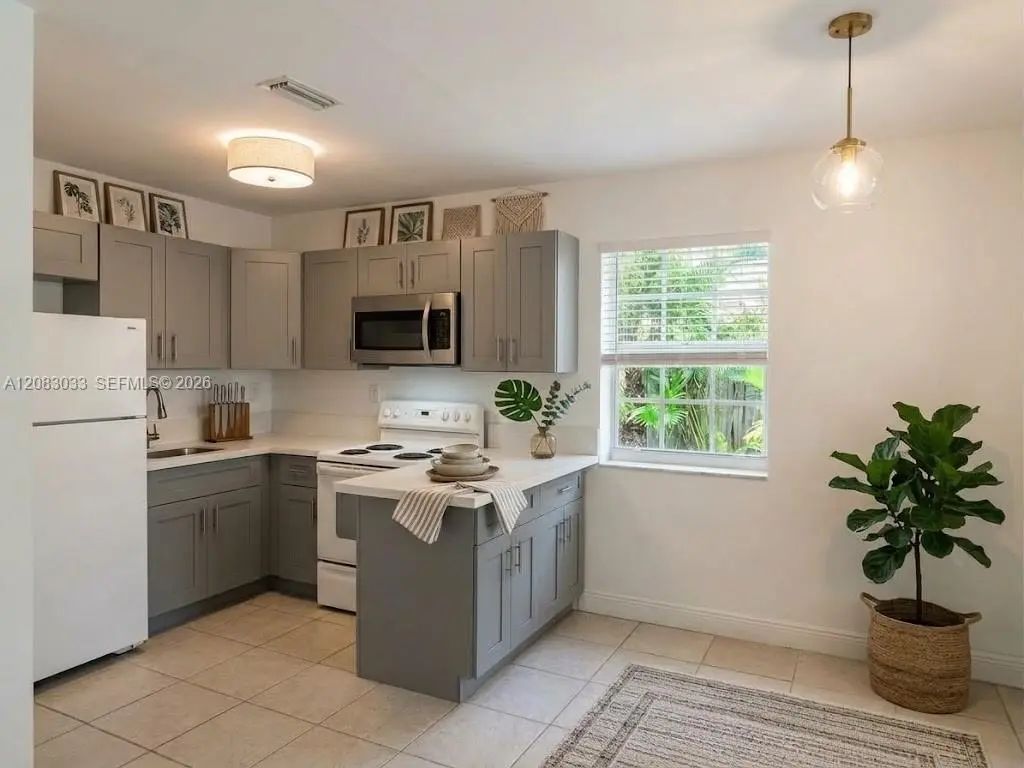 1605 Nw 127th Street, North Miami