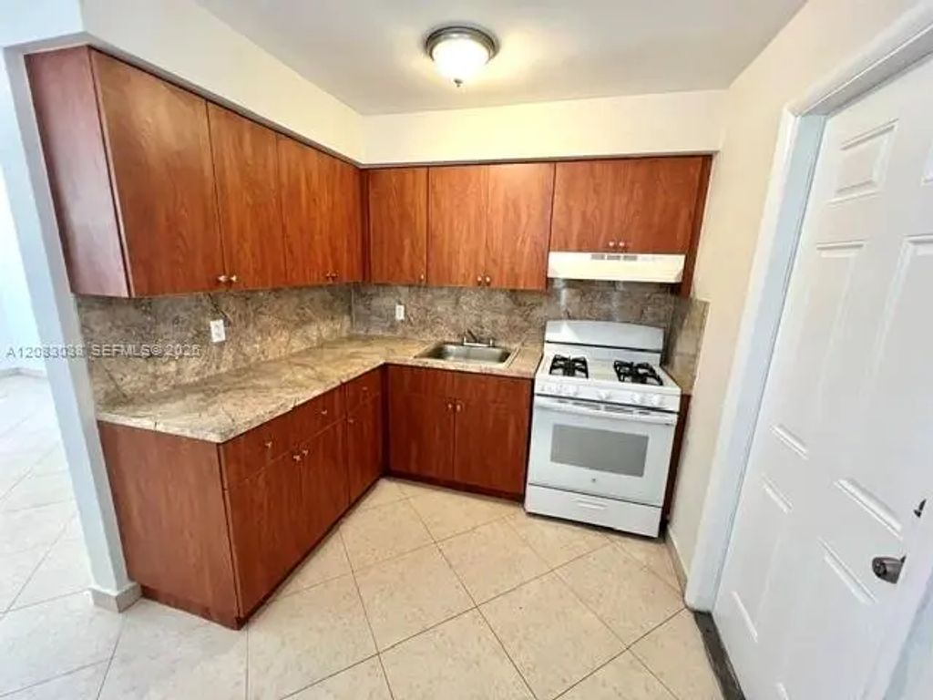 696 Ne 85th Street #1, Miami